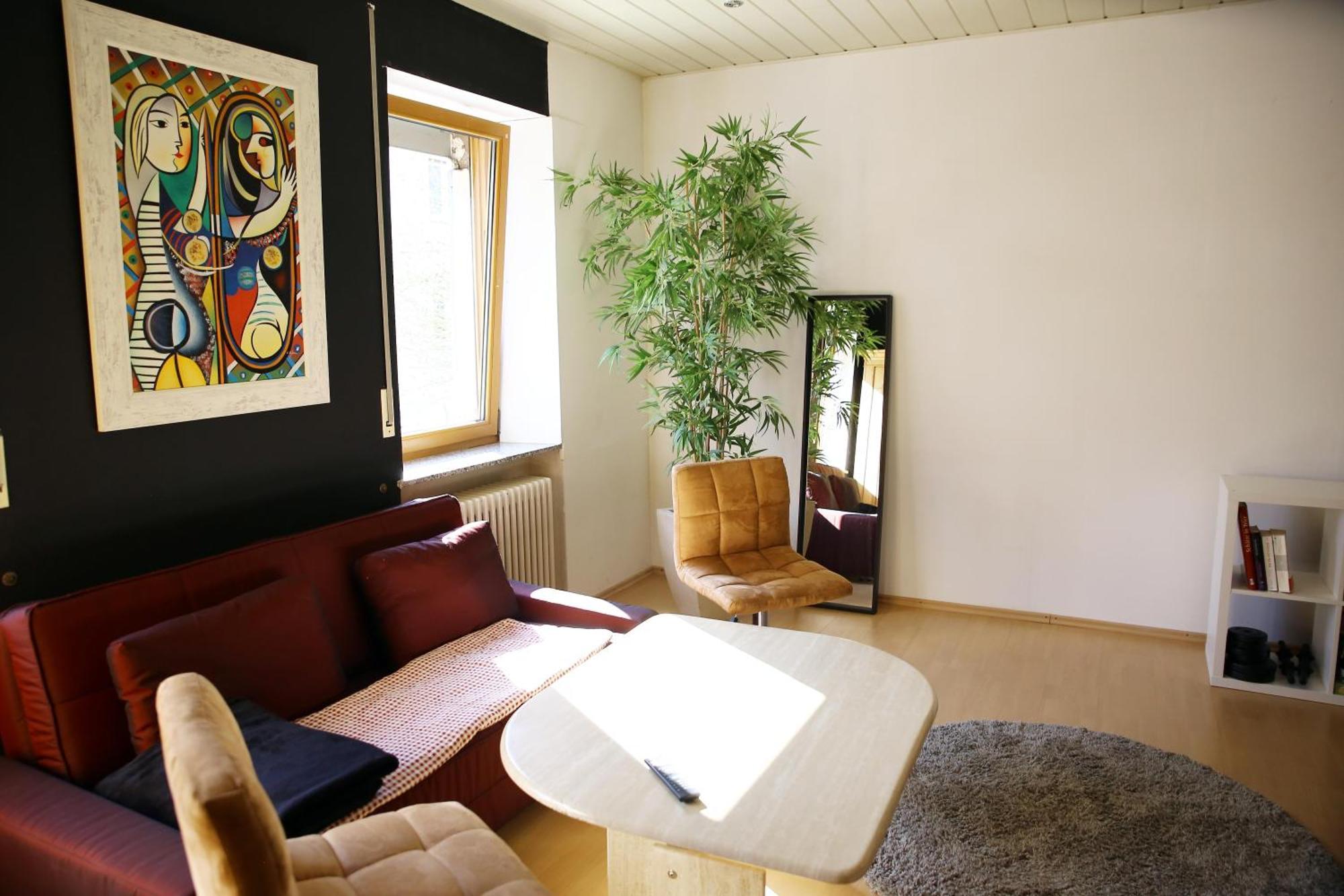 Zentrale Ferienwohnung Trier-Euren Mit Heimkino, Kueche, Wallbox & Kostenlose Fahrraeder Exterior photo